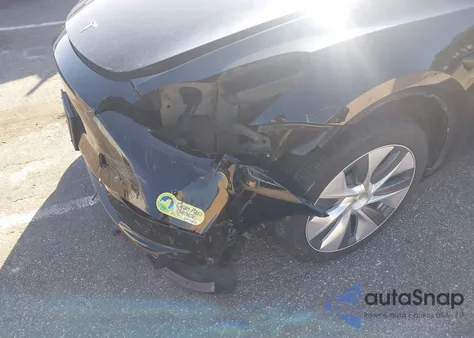 2023 Tesla Model Y Awd/Long Range Dual Motor All-Wheel Drive z USA, uszkodzony, nr VIN 7SAYGDEE4PA175275